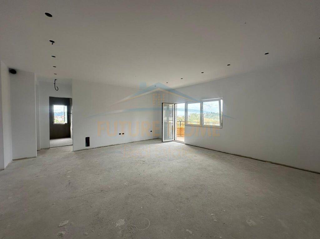 Shitet, Apartament 1+1, Lake Land Residence, Farkë