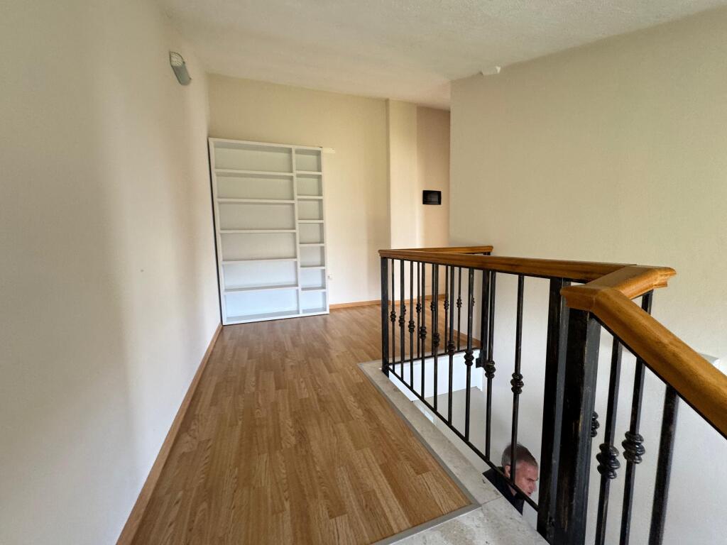 🏡 Vile me qira pranë TEG-ut, përballë Universitetit Aldent!