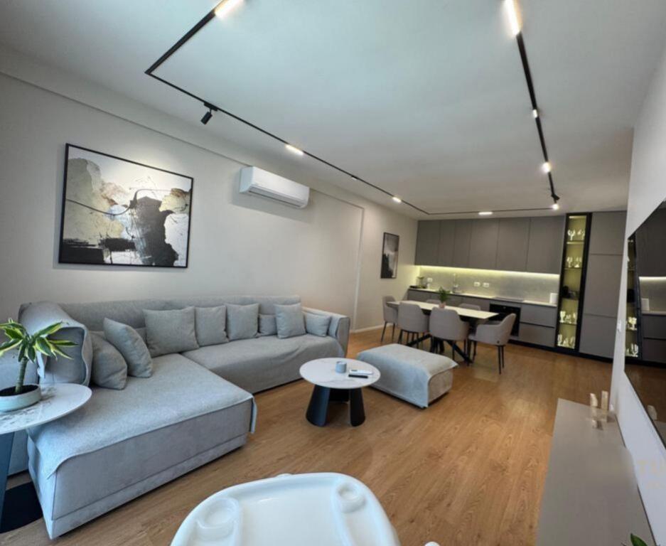 Shitet apartment 2+1+2 tek Rezidenca Future home!