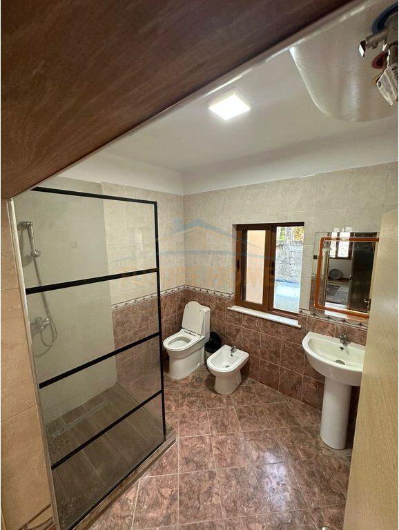 Affitto, Appartamento 2+1+Posto Auto, Kombinat, Tirana