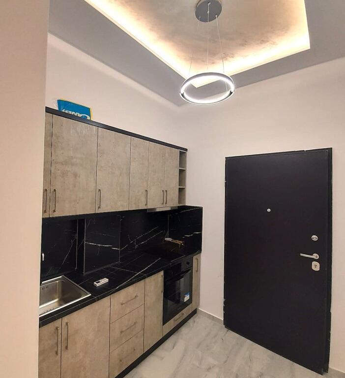 Apartament i RINOVUAR rishtas 500 m nga DETI