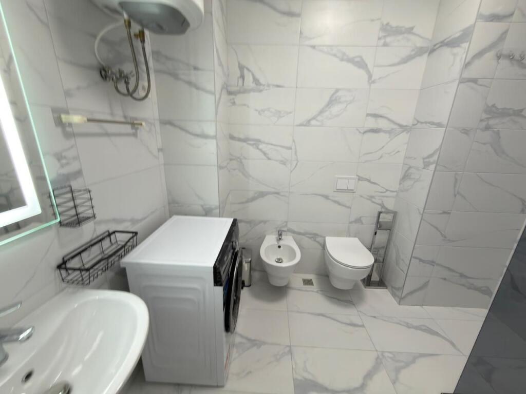 🏠 Jepet me qira apartament 2+1 me parkim 📍 Liqeni i Thatë, mbrapa Radisson Hotel