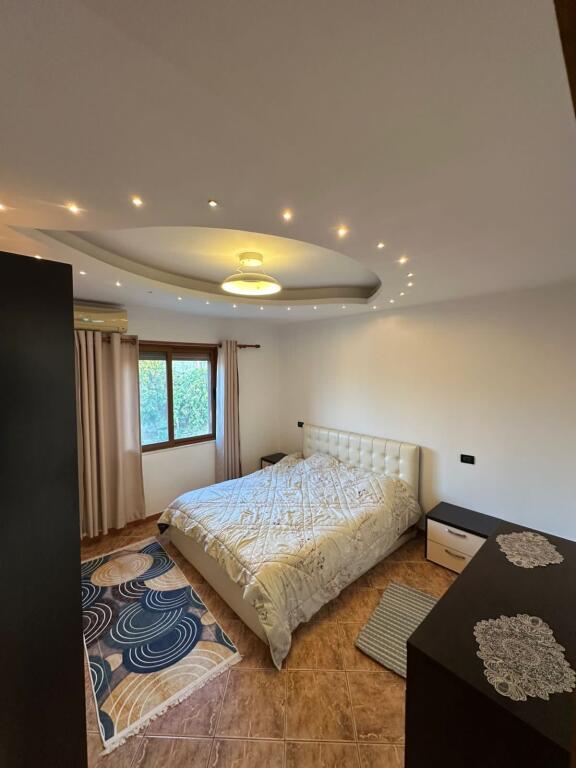 📣 AFFITTO Appartamento 2+1 Con Parcheggio 📍 Kombinat Via "Fejzi Hoxha" ✨   🏠 Casa Privata  🛋️ Arredato  👉 Cucina Separata   💶 Prezzo 350 Euro