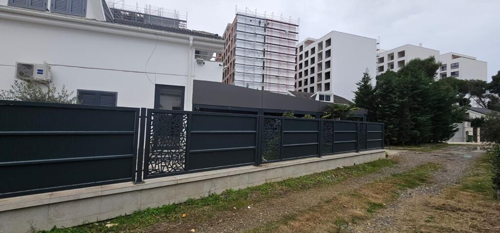 SHITET VILE 2-KATESHE ME PISHINE PRANE HOTEL GRINT GOLEM DURRES