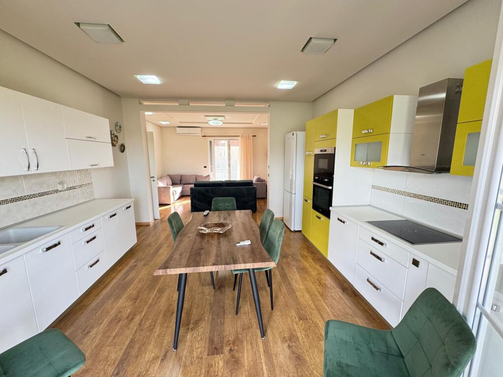 🏡 Vile me qira pranë TEG-ut, përballë Universitetit Aldent!