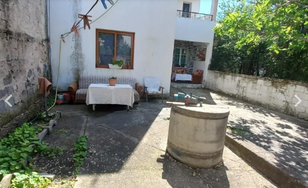 🏡 Shitet Vilë 3-Katëshe në Golem, Durrës