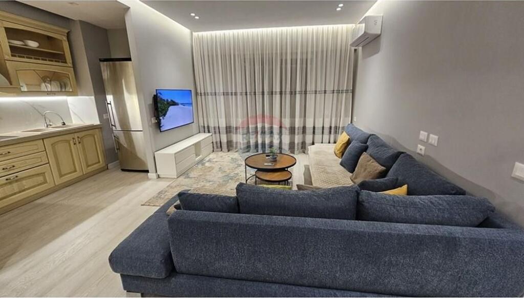 Shitet Apartament 2+1+2+P.parkimi tek rruga e Barrikadave