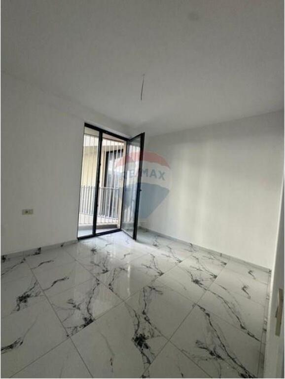 QIRA AMBIENT PER ZYRA MINE PEZA !