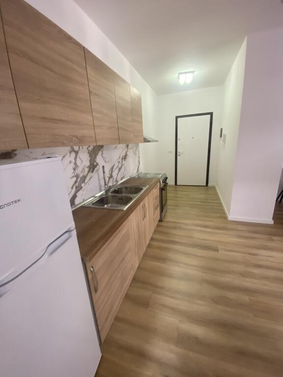 1+1,pallat i 2025,i mobiluar te shkolle e kuqe,cmimi 600 euro