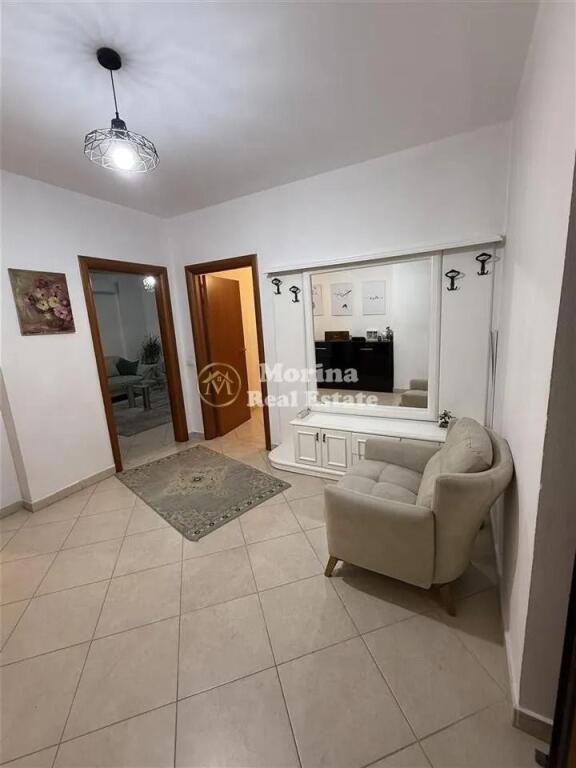 Affitto, Appartamento 2+1, Kinostudio, 450 euro/mese