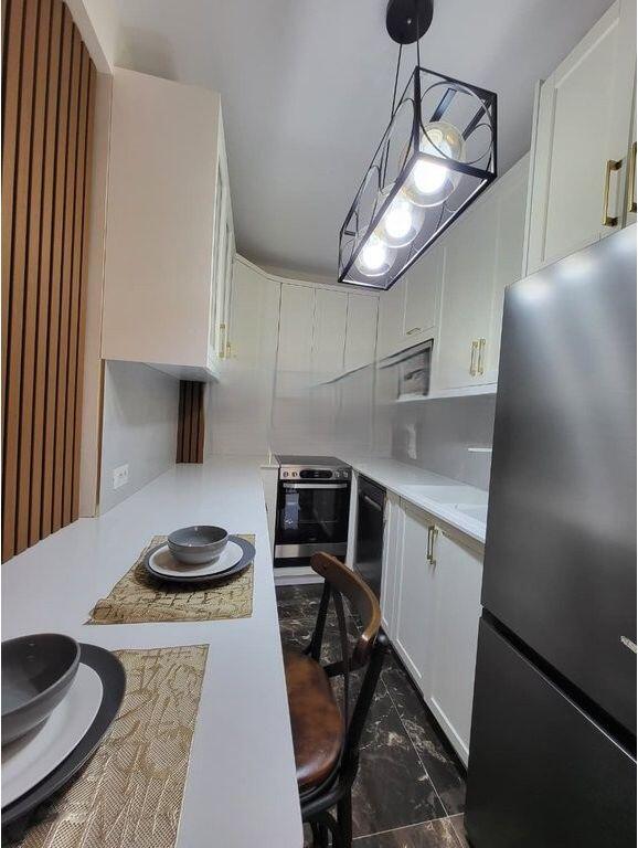 QIRA, APARTAMENT 1+1+POST PARKIMI TEK RRUGA E DURRESIT 800 € /Muaj