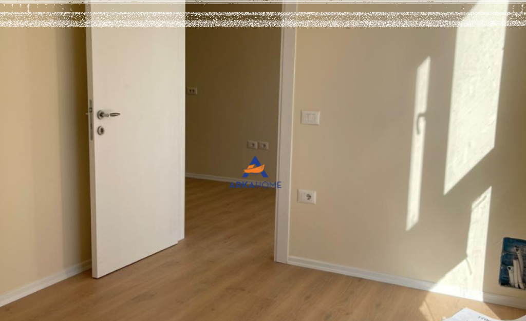 JEPET APARTAMENT ME QERA 2+1+BALLKON "KOMPLEKSI MOLLA,UNAZE E RE " 550 EURO