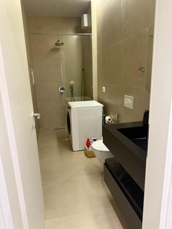 Appartamento 2+1 in affitto  Indirizzo: Jordan Misja  3° piano  Arredato  1 posto auto  Prezzo: 800€