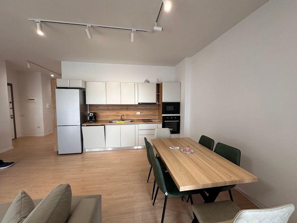 JEPET ME QIRA APARTAMENT 2+1+2 + POST PARKIMI TEK KOMPLEKSI ASL