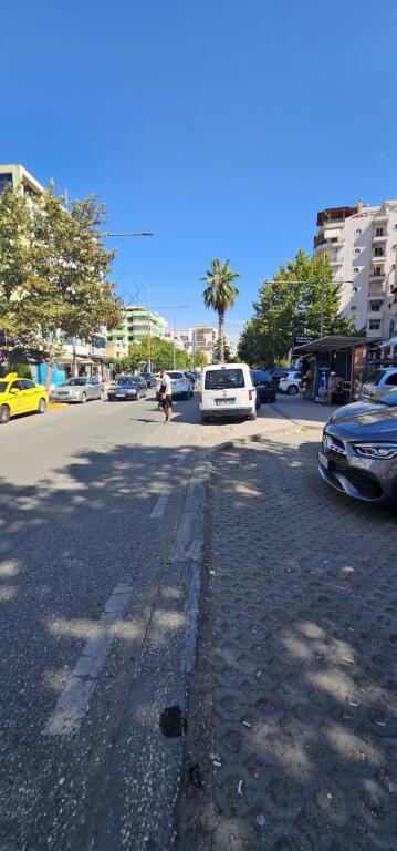 🅿️ SHITET GARAZH ME QEPEN – ZONA PLAZH, DURRËS 📍 Ndodhet pranë Hotel Adriatik” – zonë mjaft e kërkuar