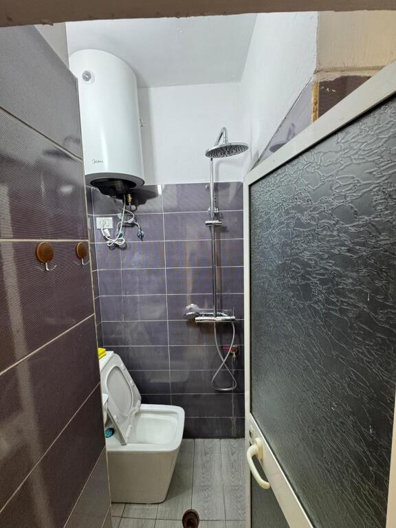 🏡 Shitet Apartament 2+1+2 me Verandë – Rruga Bill Klinton, Kodra e Diellit  💶 Çmimi: 124,000 €