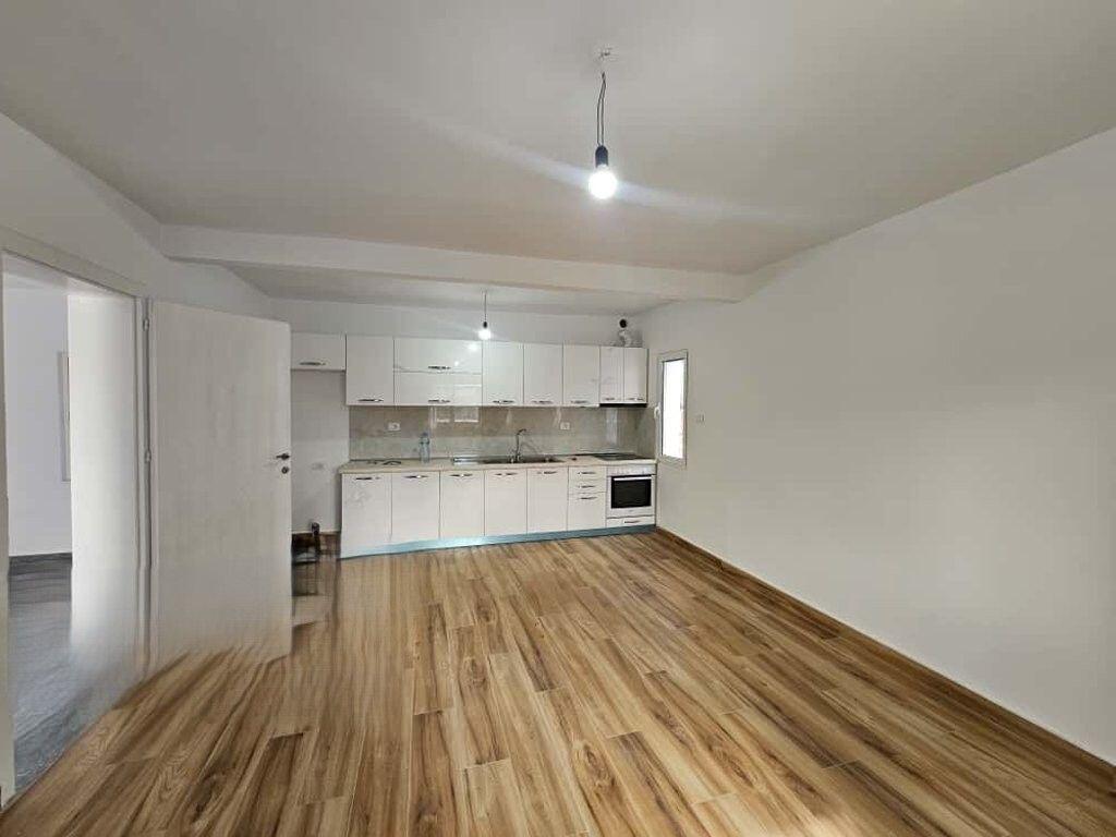 Villa 3+1+2 In Affitto a Kodër Kamëz, Tirana - 650€