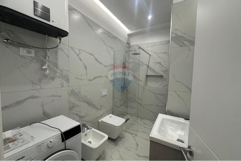 Apartment 1+1 for rent at Komuna e Parisit.