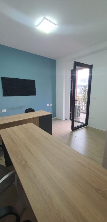 🏢 Ambient Zyre 2+1+2 me Qira – Garden Building, Tiranë