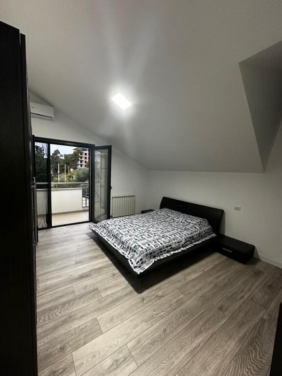 SHITET VILE 2-KATESHE ME PISHINE PRANE HOTEL GRINT GOLEM DURRES