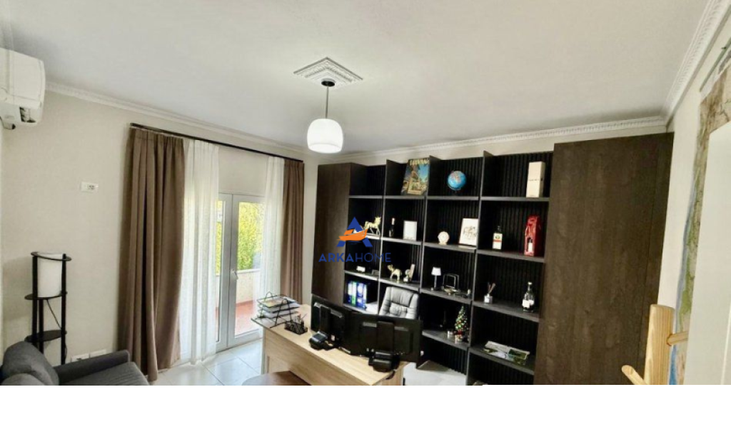 JEPET ZYRË ME QIRA 150M2 "ALI DEMI, TREGU ELEKTRIK, TIRANË" 650 EURO