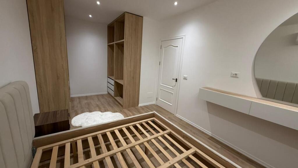 APARTAMENT 1+1 PER SHITJE PRANE QENDRES