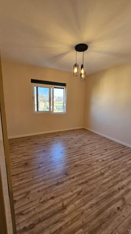 Shitet Apartament 1+1Tek Iliria Plazh Durres