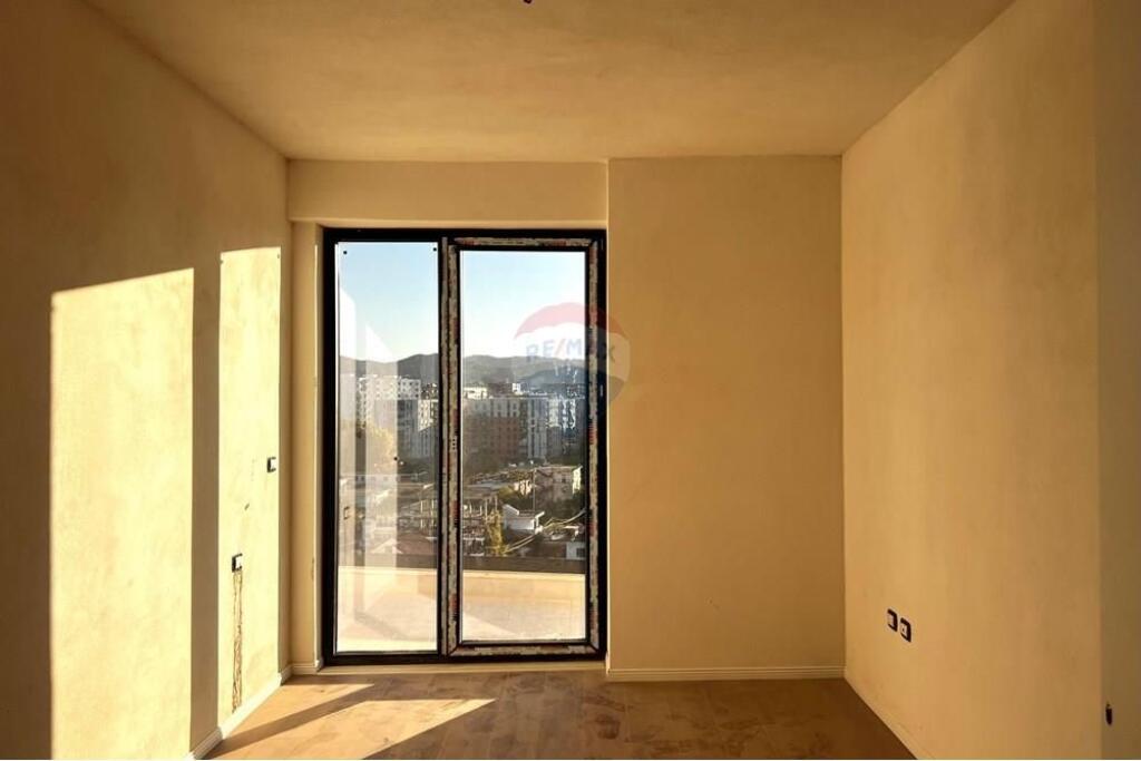 Apartament 2+1+2 ne shitje te Fusha e Aviacionit!