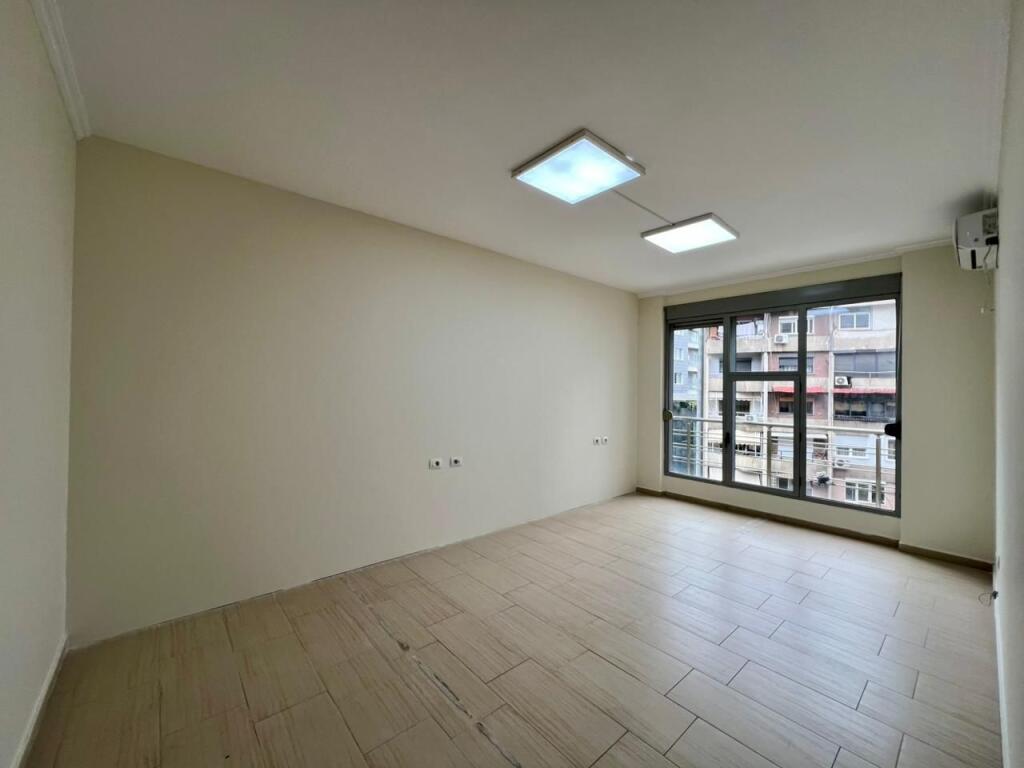 Affitto, Appartamento 2+1+2 Bagni, “9-Piani”, Tirana