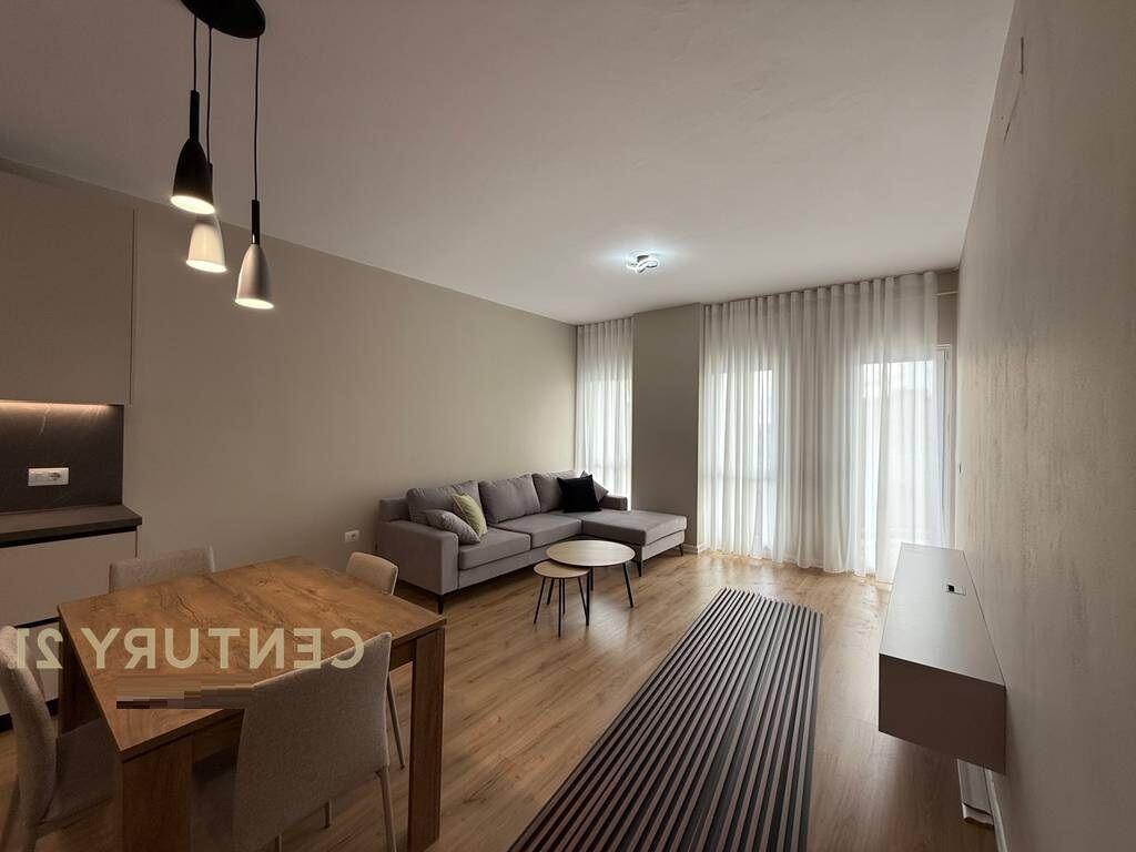 Apartament per qira 1+1 i mobiluar përball Ring Center