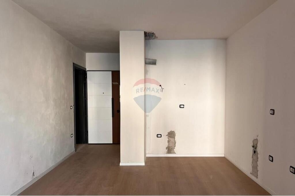 Apartament 1+1 ne shitje te Fusha e Aviacionit!