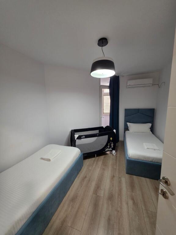 Shitet apartament 2+1 perballe Petro Ninit!