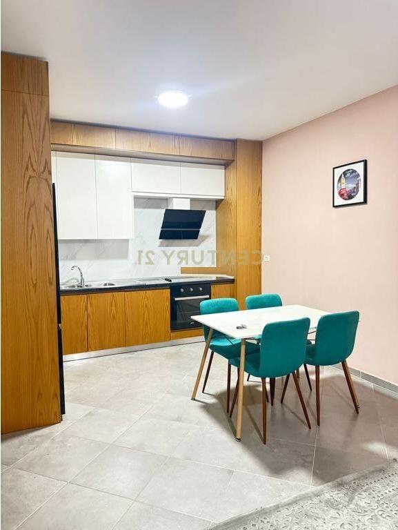 VENDESI APPARTAMENTO MODERNO 1+1+POSTO AUTO