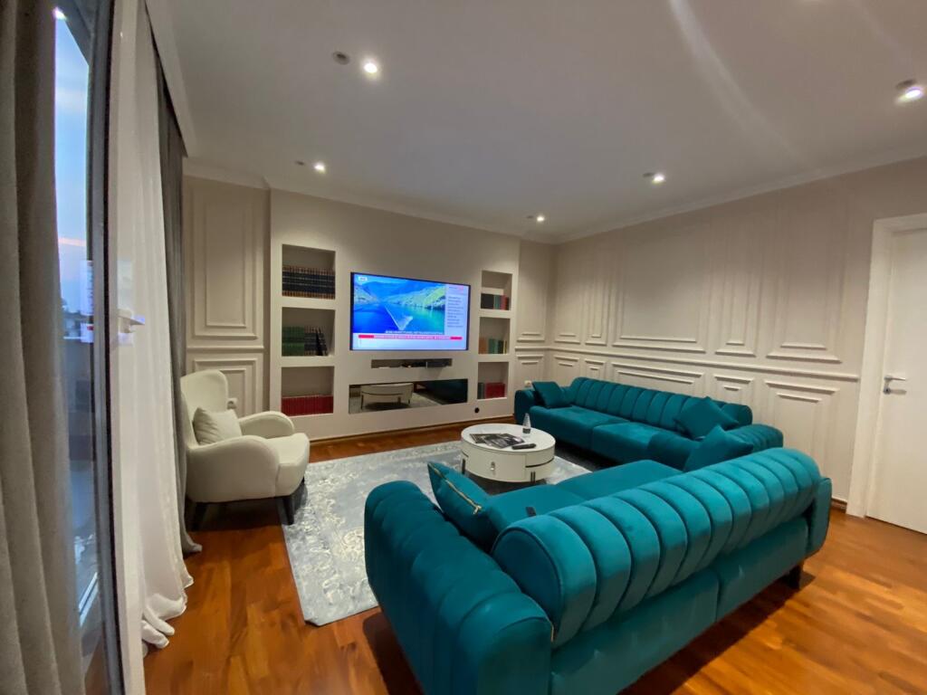 Jepet me qira Penthouse modern 2+1+2+verande+ Post Parkimi 📍Rruga e Kavajes