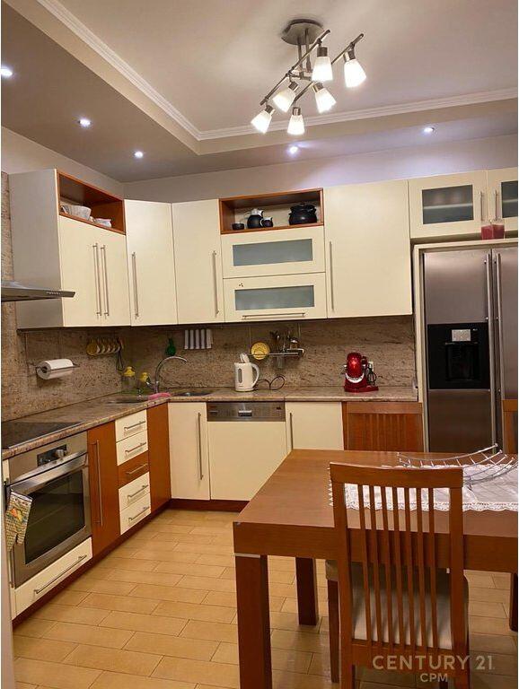 Jepet me Qira Apartamenti 3+1+2 për Qira tek Myslym Shyri! 900 € /Muaj Sip. Totale  138m2