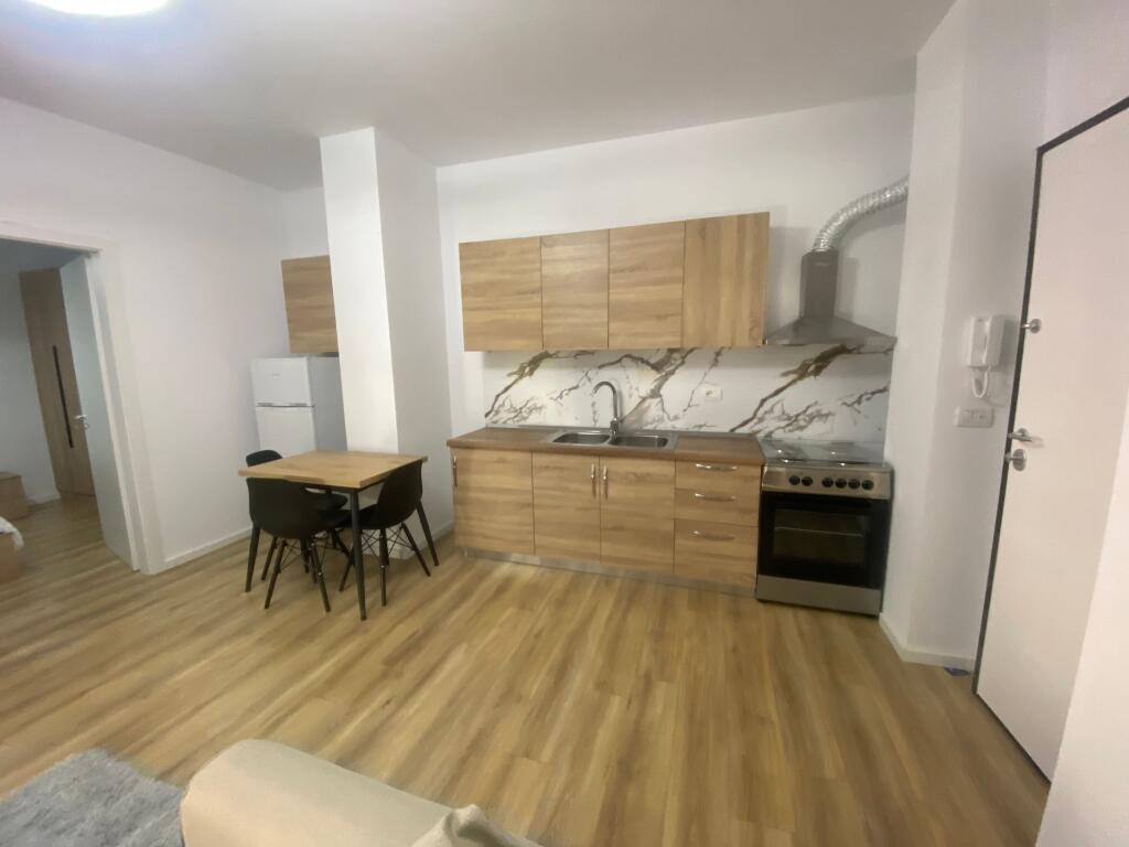 1+1,i mobiluar per here te pare,te shkolle e kuqe,cmimi 600 euro