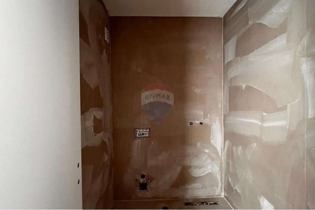 Apartment 2+1+2 for sale at Fusha e Aviacionit! !