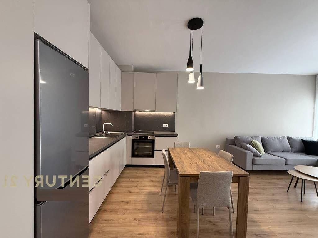 Apartament per qira 1+1 i mobiluar përball Ring Center