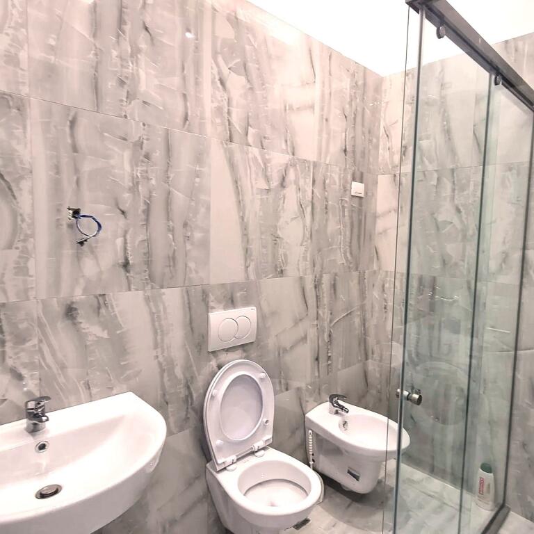 Apartament i RINOVUAR rishtas 500 m nga DETI