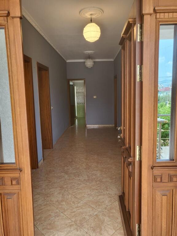 🏡 Shtëpi private me qira – Tek Vilat Amerikane