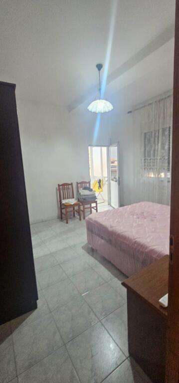 JEPET ME QIRA APARTAMENT 3+1+2 TUALETE + POST PARKIMI | PRANË MARKATËS FRUTA-PERIME