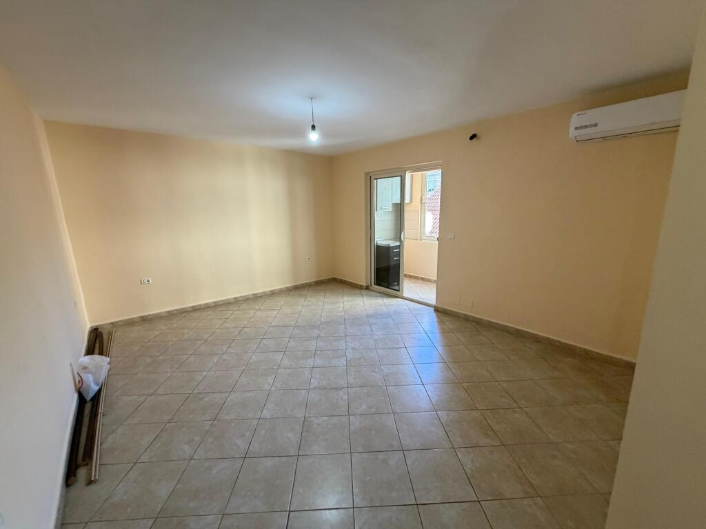 Apartament me qera 1+1 Petro Nini