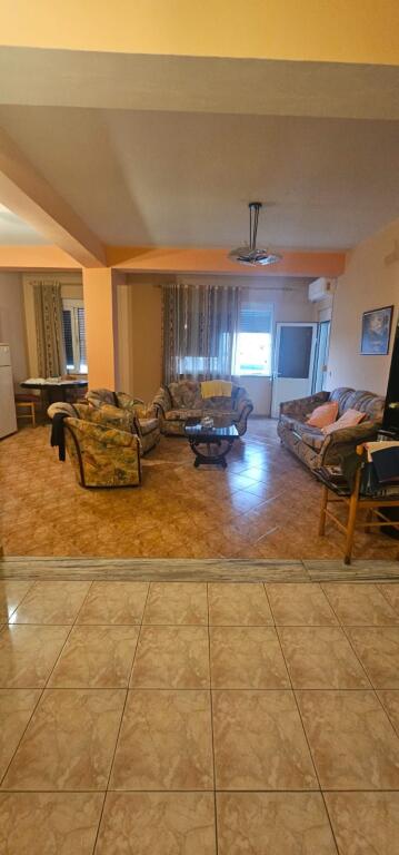 JEPET ME QIRA APARTAMENT 3+1+2 TUALETE + POST PARKIMI | PRANË MARKATËS FRUTA-PERIME