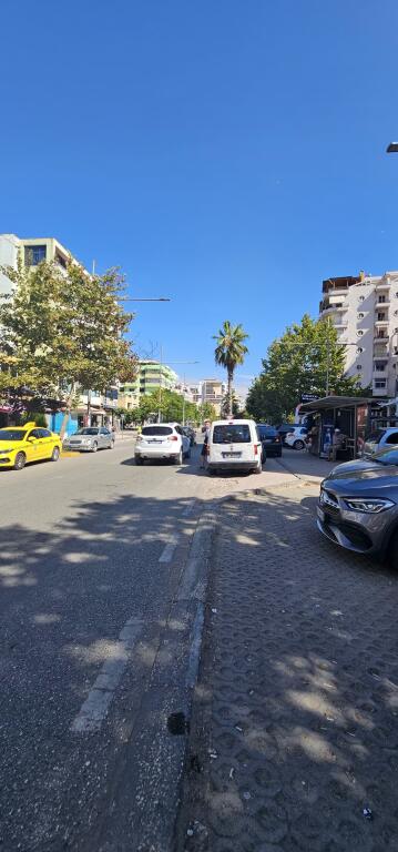 🅿️ SHITET GARAZH ME QEPEN – ZONA PLAZH, DURRËS 📍 Ndodhet pranë Hotel Adriatik” – zonë mjaft e kërkuar