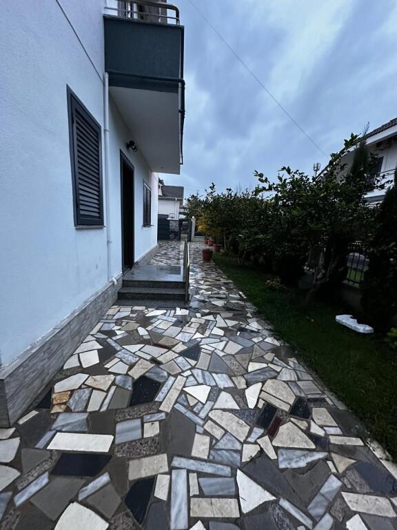 SHITET VILE 2-KATESHE ME PISHINE PRANE HOTEL GRINT GOLEM DURRES