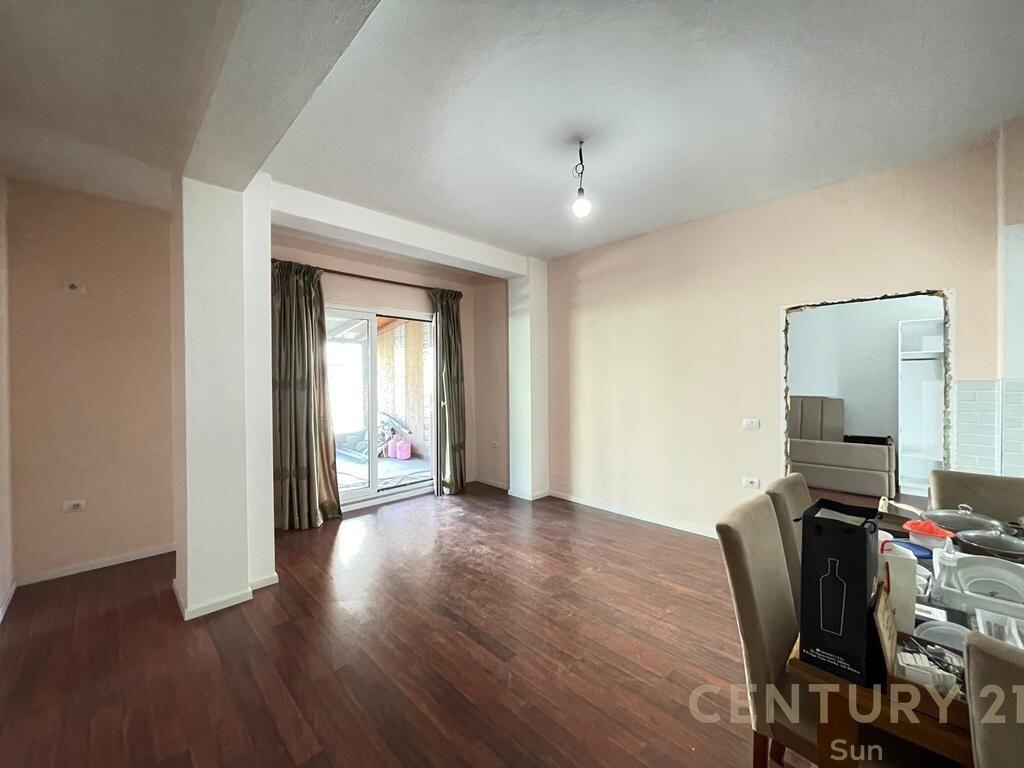 VILLA IN AFFITTO VICINO ALLA ZONA DEL 21 DICEMBRE.