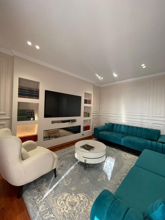 Penthouse me qira tek Rruga e Kavajes!