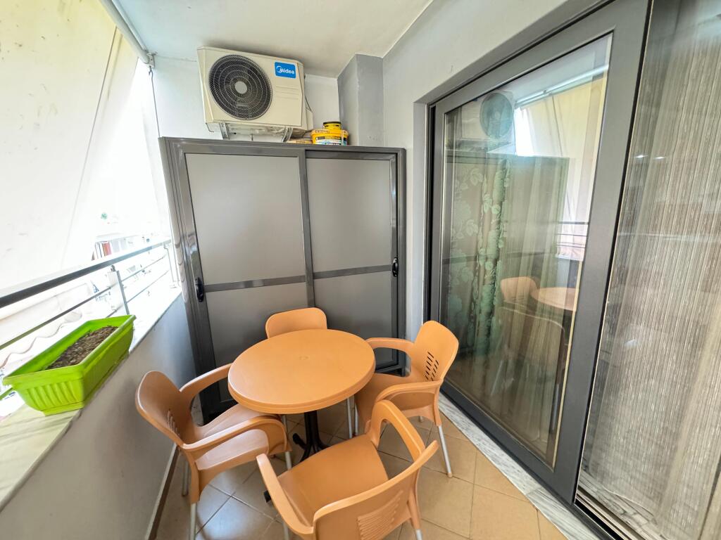 🏢 Jepet me qira apartament 2+1 📍 Astir, pranë rrethrrotullimit 🏙️ Kati i 9-të 📐 Sipërfaqe: 130 m² 💶 Çmimi: 600 € / muaj