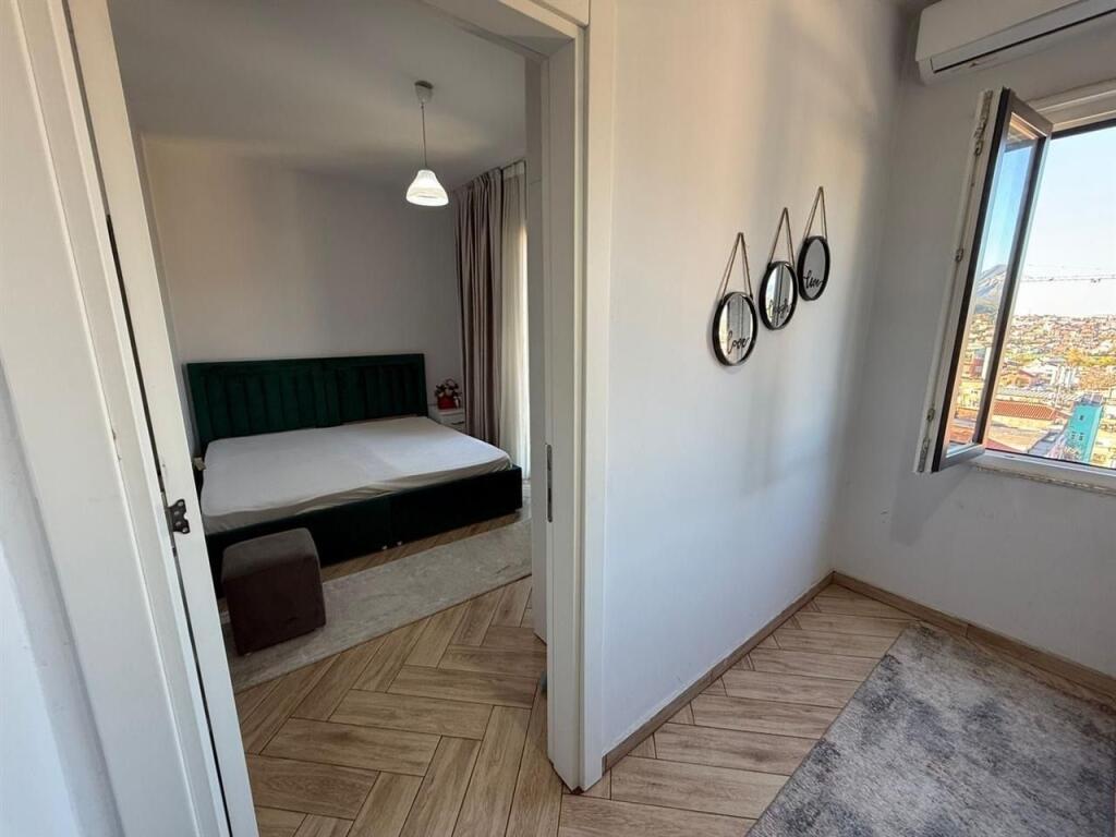 Jepet me qera apartament 1+1 tek Shkolla e Bashkuar