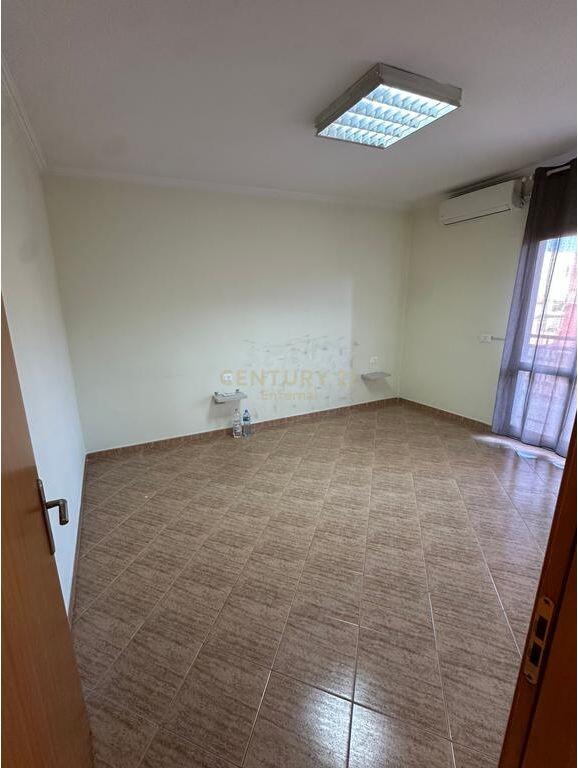 UFFICIO IN AFFITTO A ZOGU I ZI 900 € /Mese Sup. Totale 113m2